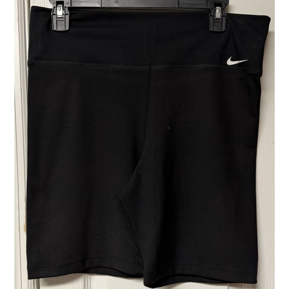 The Nike One Tight Fit Women's Shorts Size Large